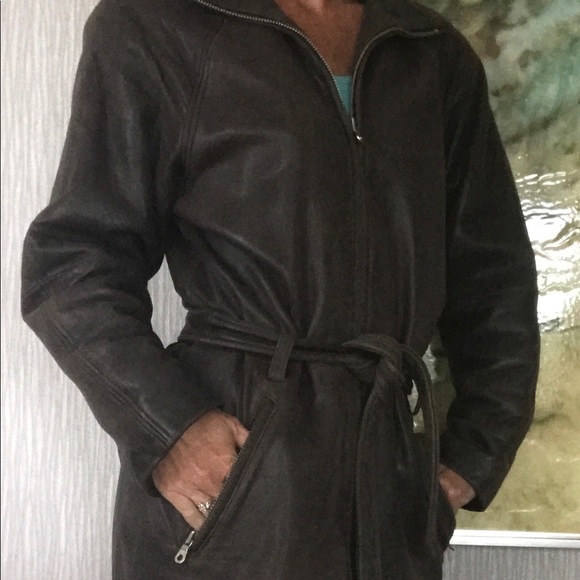 Andrew Marc well-worn soft brown leather coat - Picture 5 of 5